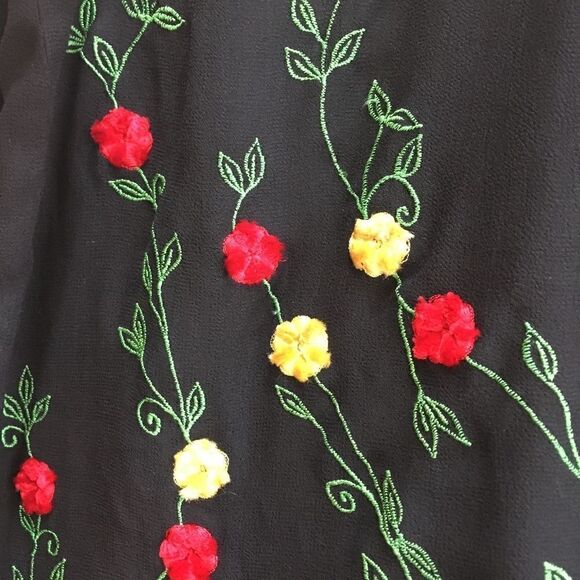 VINTAGE MARISOL EMBROIDERED TOP IN BLACK - Picture 7 of 8